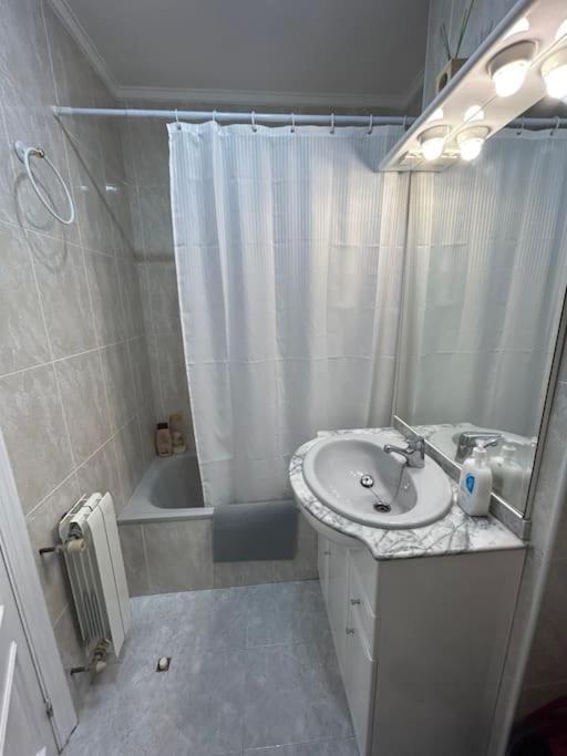 Playa De Berria -Apartamento Con Piscina Y Vistas Al Mar Santona Bagian luar foto