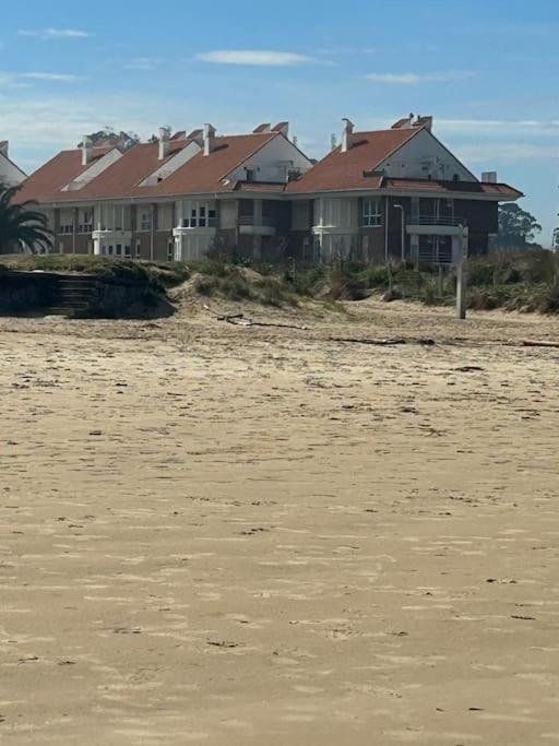 Playa De Berria -Apartamento Con Piscina Y Vistas Al Mar Santona Bagian luar foto