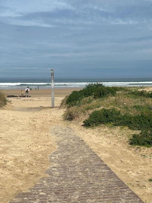 Playa De Berria -Apartamento Con Piscina Y Vistas Al Mar Santona Bagian luar foto