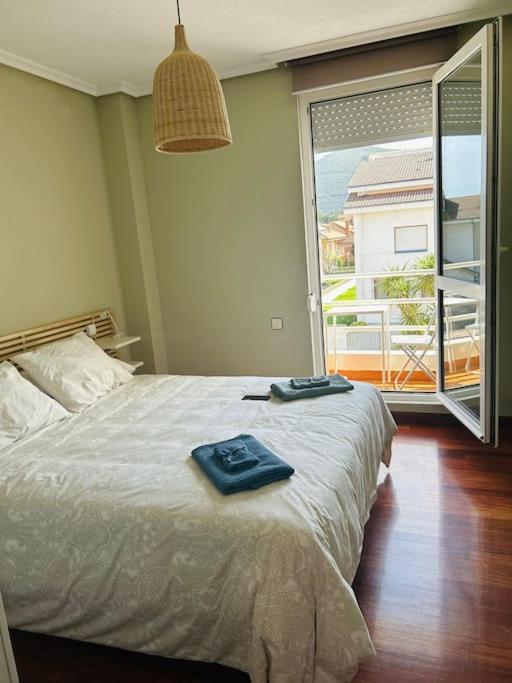 Playa De Berria -Apartamento Con Piscina Y Vistas Al Mar Santona Bagian luar foto