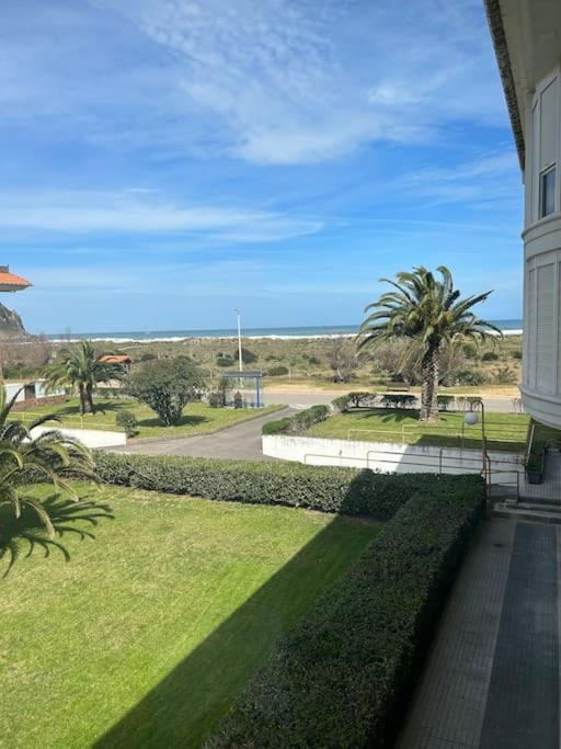 Playa De Berria -Apartamento Con Piscina Y Vistas Al Mar Santona Bagian luar foto